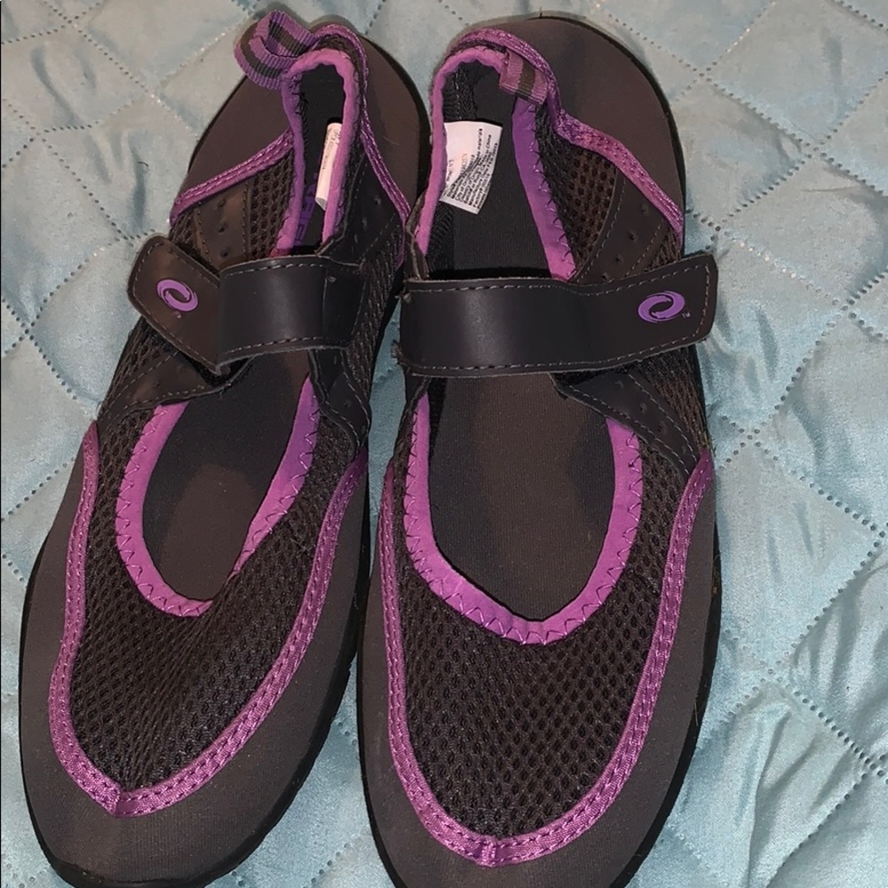 WATER SHOES - Picture 2 of 2
